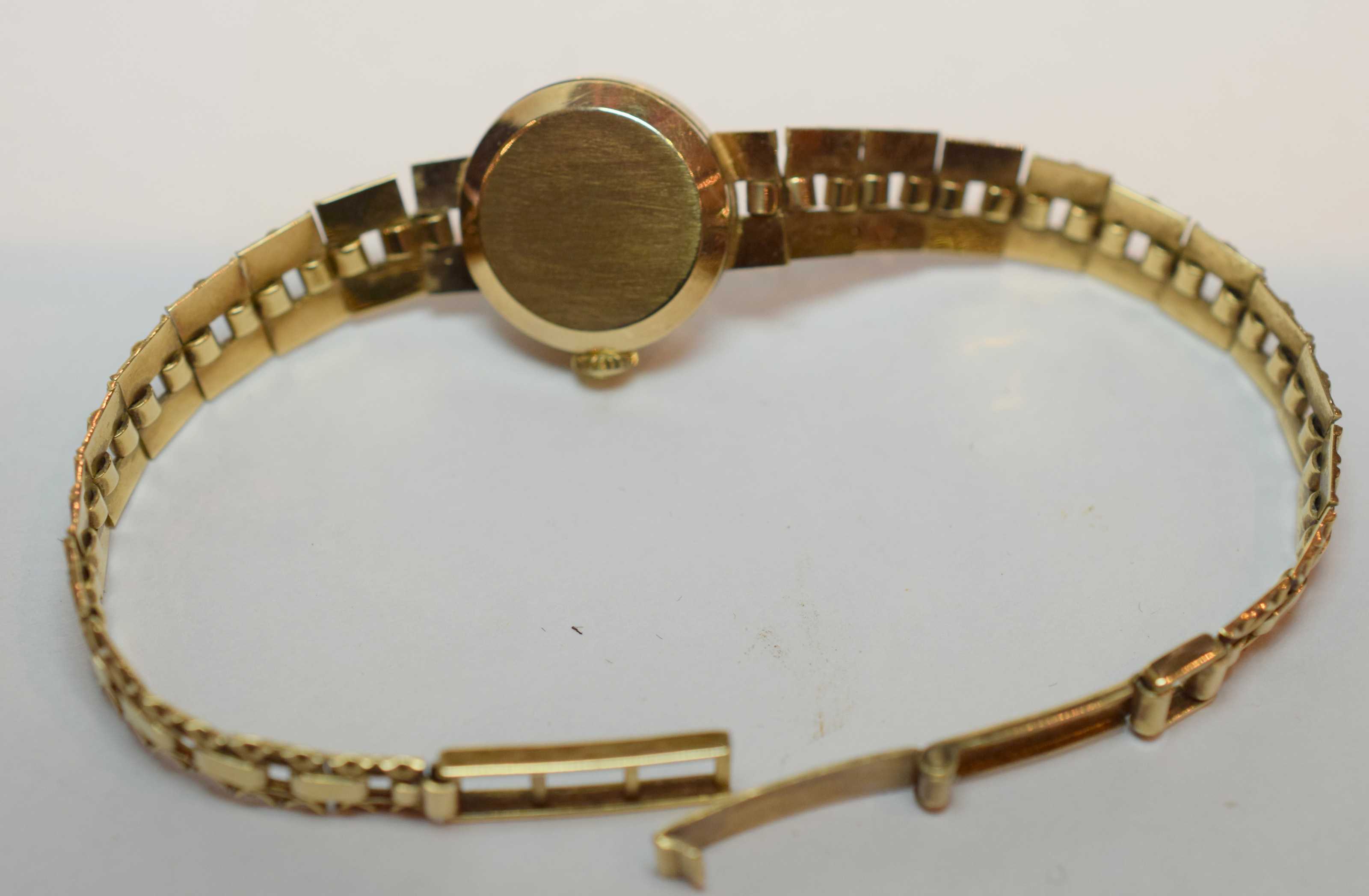 Vintage 9ct Gold Ladies Accurist Watch On 9ct Gold Bracelet In working ...