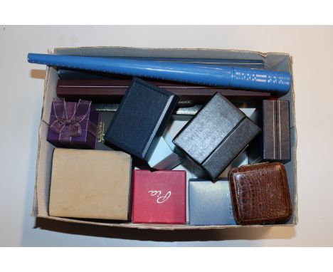 A box containing jewellery boxes and a ring sizer 