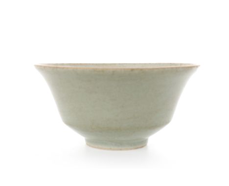 LATE 19TH/EARLY 20TH CENTURY CHINESE CELADON BOWLof flared circular form with circular foot, blue seal mark painted to unders