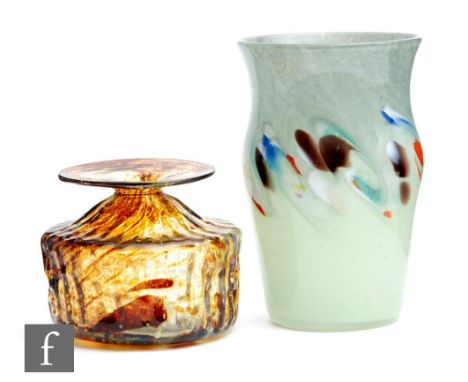 A Mdina tortoiseshell glass vase of low shouldered form with narrow neck and wide flat rim, decorated in a tonal brown to the