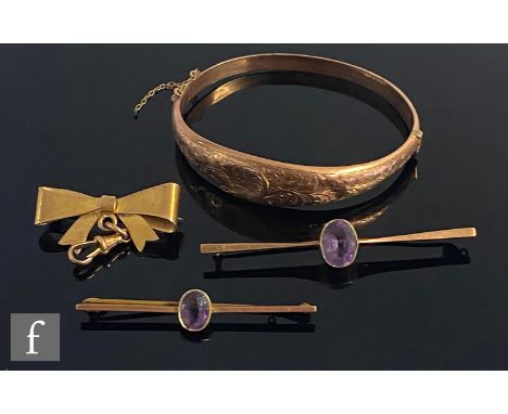 Three 9ct brooches to include a bow and two amethyst set examples, with a 9ct hinged bangle, total weight 18g, latter S/D. (4