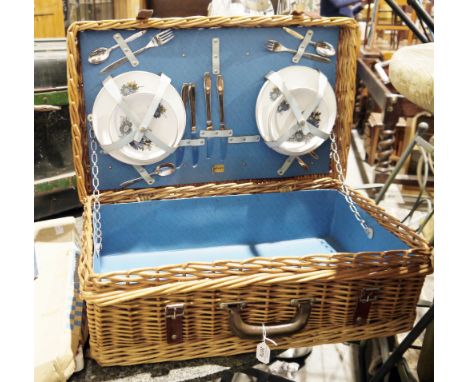 Brexton wicket picnic basket and accessories