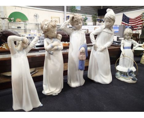 Five Nao children figurines tallest H: 29 cm 