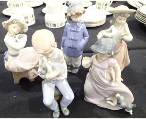Five Nao children figurines tallest H:19 cm (please see condition report) 
