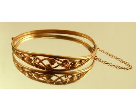 A 9 carat Welsh gold hinged bangle, the open work foliate frontispiece 1.1cm wide, internal diameter 6cm, 11.3g gross