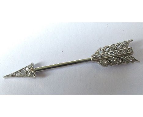 A rose diamond set arrow jabot pin, in unmarked white metal, 3.1cm long, 1.2g grossCondition Report:  All diamonds are presen