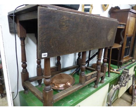 AN 18TH CENTURY OAK COTTAGE GATE LEG TABLE.