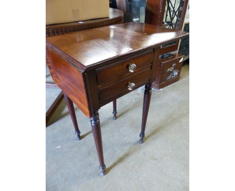 AN EARLY 19TH CENTURY DROP LEAF WORK TABLE.