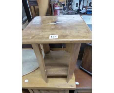 AN EASTERN HARDWOOD OCCASIONAL TABLE.