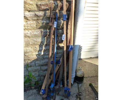 A QUANTITY OF SASH CLAMPS