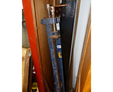 VARIOUS SASH CLAMPS