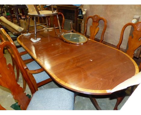 A REGENCY STYLE INLAID DINING TABLE