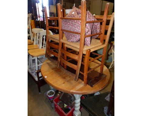 AN OAK BARLEY TWIST WIND OUT DINING TABLE TOGETHER WITH 4 CHAIRS 