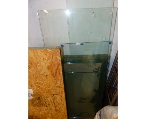 A LARGE COLLECTION OF VARIOUS SIZED PLATE GLASS TABLE TOPS, SHELVES ETC