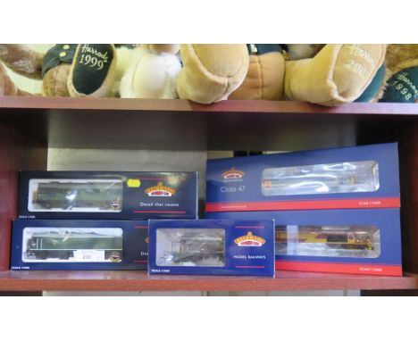 HO Gauge: Bachmann Branch-Line locomotives: 32-402 Tamworth Castle, 32-426 Class 24 Diesel in BR Green, 32-816 Class 47 Diamo