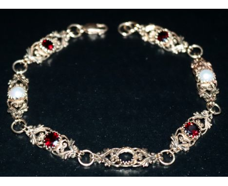 9ct Gold Stone Set Bracelet, Alternating Split Pearl And Red Stone (One Missing), Length 7 Inches, Width 7mm, Stamped 9K To C