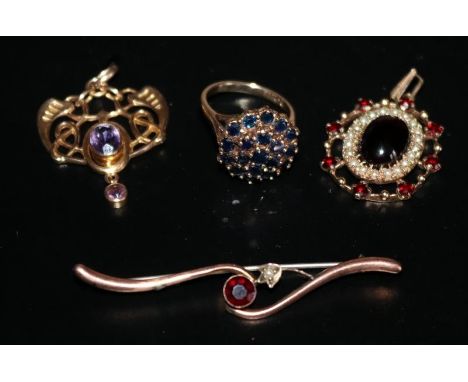 Collection Of 9ct Gold Jewellery To Include A Gem Set Cluster Ring, Amethyst Set Celtic Pendant, Garnet And Seed Pearl Set Pe