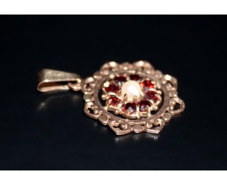 9ct Gold Pendant, Central Pearl Surrounded By 8 Garnets, Fully Hallmarked, 20mm Diameter, Weight Approx 2.4g 