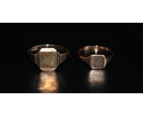 9ct Gold Signet Ring, Stamped 9ct, Ring Size R, Weight  2.6g Together With A 9ct On Silver Signet Ring 