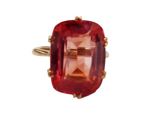 18 CARAT GOLD &amp; RED STONE RING 