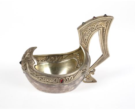 A RUSSIAN GILT SILVER AND HARDSTONE KOVSH, MOSCOW, CIRCA 1906 with hooked geometric handle, stylized ornamental decoration ar