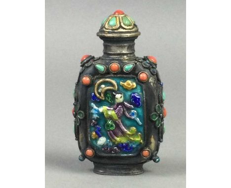 GROUP OF FOUR 20TH CENTURY CHINESE SNUFF BOTTLES,including cloisonne and interior painted examples, each in a presentation bo