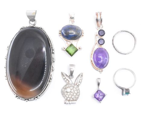 A collection of silver jewellery to include a large polished stone cabochon, aa amethyst stone drop pendant, a pendant in the