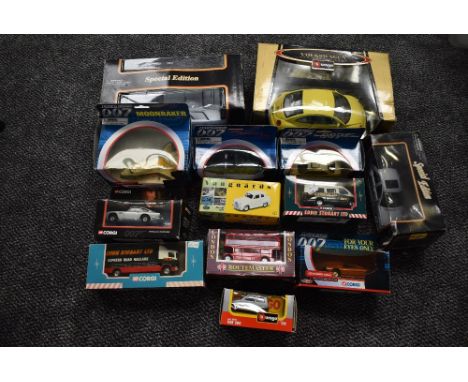 A selection of modern diecasts including Burago 1:18 scale Beetle, Maisto 1:18 scale Lamborghini, Corgi 007 etc, all boxed (1