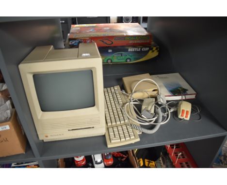 A Apple Macintosh SE/30 Home Computer model no M5119  with mouse, power supply and reference book