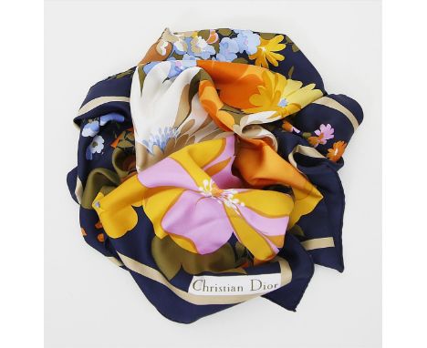   Carré, Christian Dior.  Seide mit buntem Blumenmuster. D. ca. 75x 75 cm.          