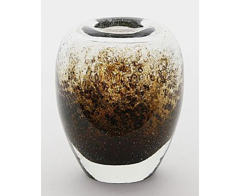   Dexel, Walter (1890 München - Braunschweig 1973)  "Dexel-Ei" als Vase. Dickwandiges Glas mit schwarz-braunen Oxyd-Einschmel