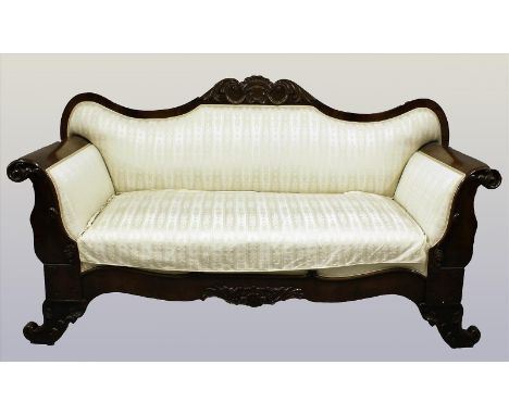   Biedermeier-Sofa.  Mahagoni. Geschweiftes Gestell mit volutierenden Füßen. Aufwendige Seidenpolsterung. Rest. Mitte 19. Jh.