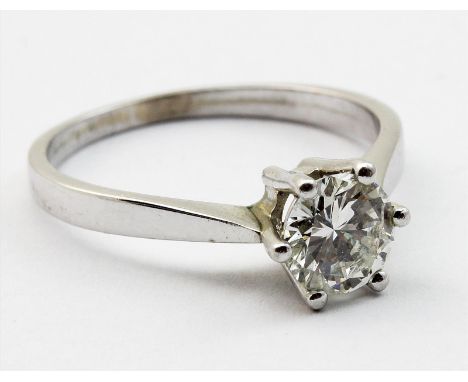   Brillantsolitärring.  585/000 WG, brutto 3 g. Besetzt mit Brillant, 1,01 ct., w/if. RW 57. Beigegeben: Kaufbelege Juwelier 