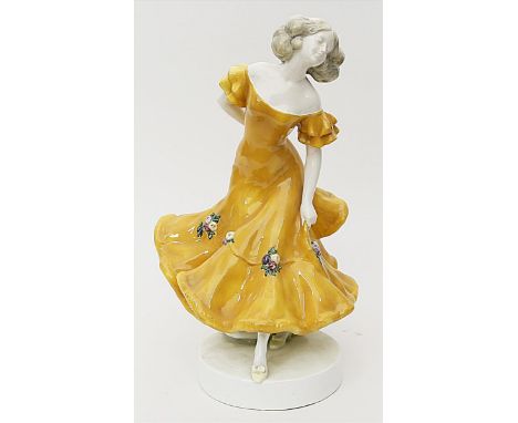   Latour, Louise Marie Blaise (geb. 1860 Algier)  "Tänzerin", Keramik. Bunt bemalt. Rocksaum mit l. Glasurschäden. Form-Nr. 3