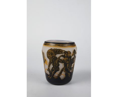 Unikat Vase Christian Schmidt, 1992 Farbloses, mit weißem Opal unterfangenes Glas, gelb und schwarzviolett überfangen. Umlauf