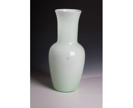 Grosse Vase ''Opalino'' Venini, Murano, 1998 Farbloses Glas, mit farbigem Opal unterfangen. In Vibrogravur bez.: venini '98. 