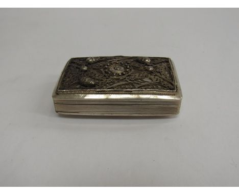 A French silver snuff box with filigree lid, 49g, 7cm long 