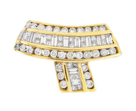 Vintage Approx. 4.50 Carat Round Brilliant, Square and Baguette Cut Diamond and 14 Karat Yellow Gold Brooch. Diamonds G-H col