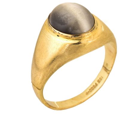 Man's Vintage Cat Eye and 10 Karat Yellow Gold Ring. Cat eye measures 11.5mm x 9mm. Stamped 10K. Ring size 11. Approx. weight