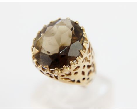 9 ct gold and smoky quartz dress ring