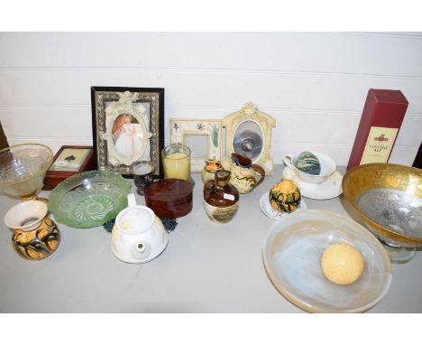 MIXED LOT : PHOTOGRAPH ALBUMS, DECORATED GLASS BOWL, TABLE LIGHTER AND OTHER ITEMS