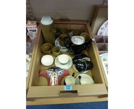 1950s Johnsons coffee service, J & G Meakin Maidstone tea sevice and a Kensington wall pocket in one box