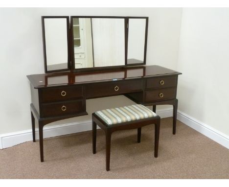 Stag Minstrel mahogany kneehole dressing table with triple mirror and stool (W153cm)