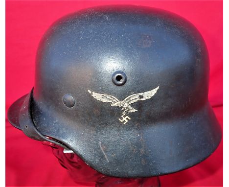 WW2 German Air Force single decal M40 steel helmet. Model 1940 steel helmet, with single Luftwaffe decal (90% present), showi