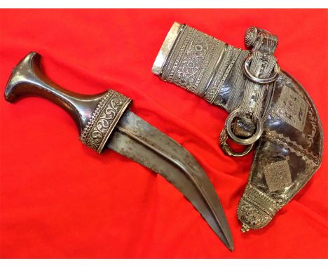 19th early 20th C. Arab jambiya Omani dagger knife. Good quality Jambiya from the early 20th C late 19th century. This style 