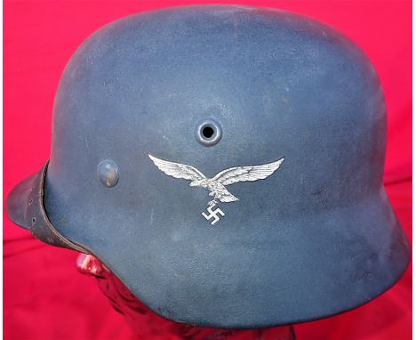 WW2 German Air Force single decal M40 steel helmet size 68. Model 1940 steel helmet, with single Luftwaffe decal (98% present