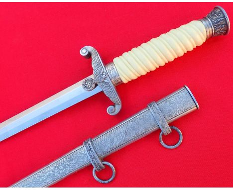 WW2 German Army officer’s dagger and scabbard. Features cream coloured celluloid grip is in good condition, oakleaf pommel an