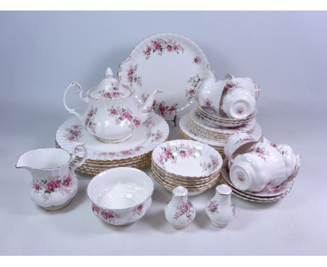 Royal Albert 'Lavender Rose' tea service for six persons, as new    Condition Report   Click here for further images, conditi