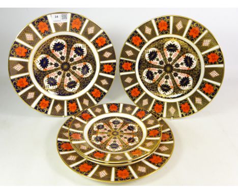 Three Royal Crown Derby Imari pattern no.1128 dinner plates and two side plates (5) Condition Report Very light scratching, a
