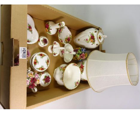 Royal Albert 'Old Country Roses' lamp, vase and cover, planter, trinket boxes & other ceramics in one box   Condition Report 